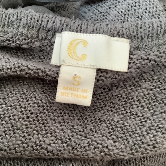 C TOP SIZE SMALL GREY EMBROIDERED LACE HEM KEYHOLE WITH BOW ON BACK - Picture 8 of 9